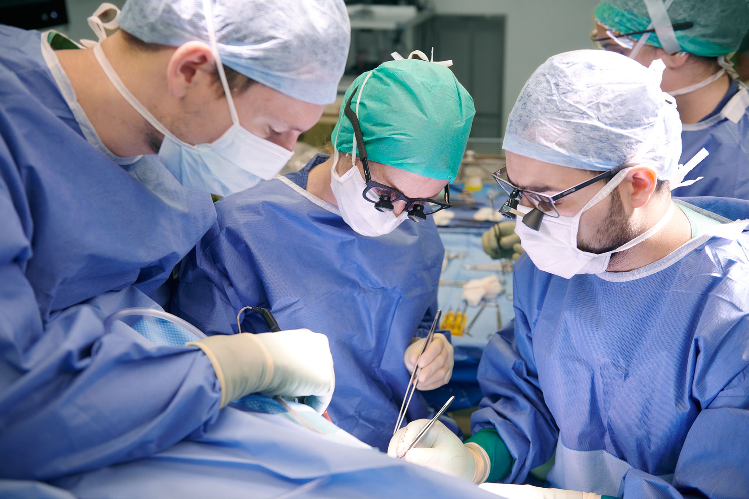 Chirurgen bei einem Eingriff