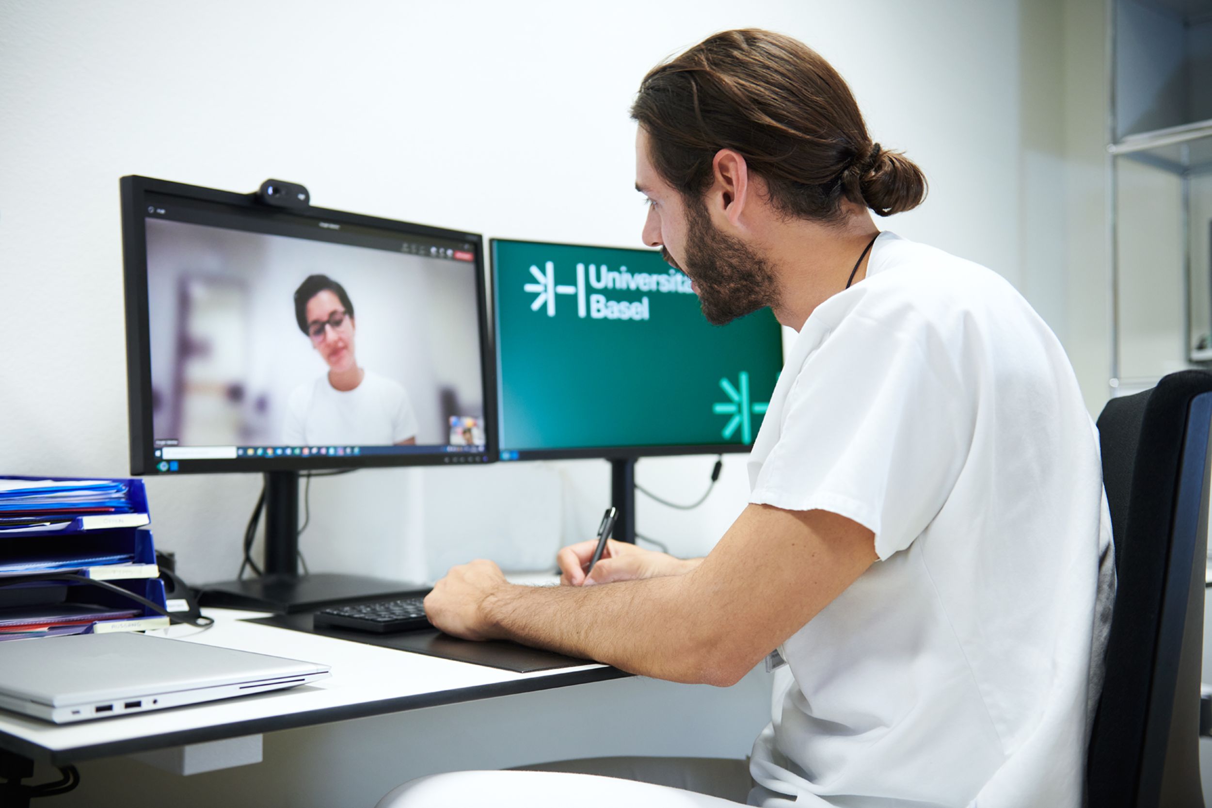 Médecin en vidéocall avec une patiente