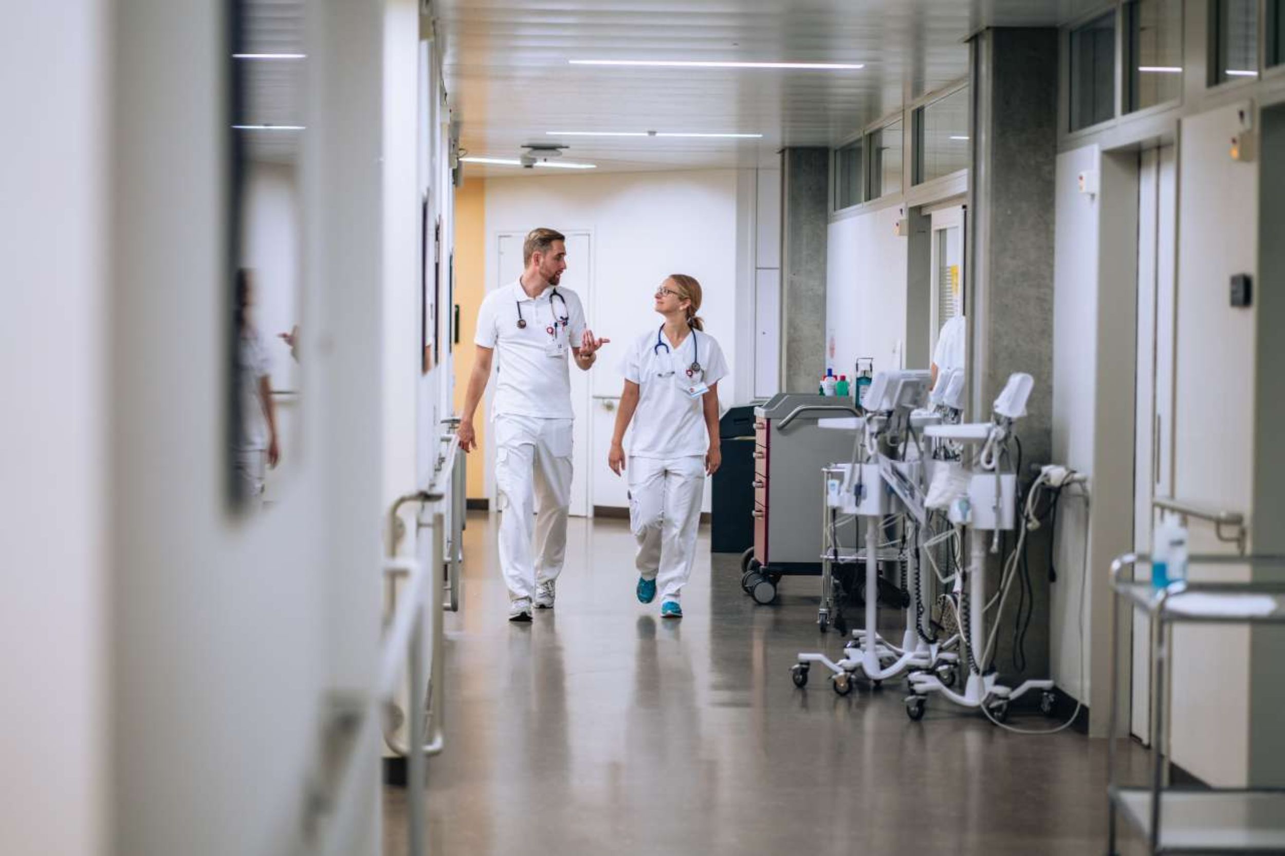 Deux médecins assistants