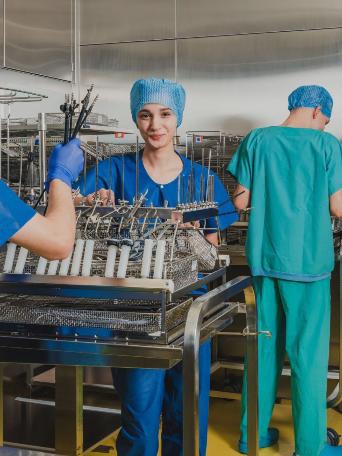 Medizinproduktetechnologe im Labor