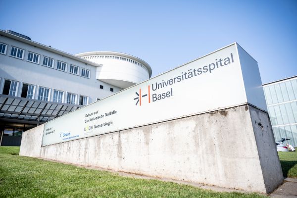 Um die gesundheitliche Benachteiligung am Universitätsspital Basel abzubauen, wurden strategische Massnahmen erarbeitet und umgesetzt. Zum Beispiel die «Digital Unterstützte Kommunikation» (DUK) und das Eintrittsformular für Menschen mit einer Behinderung.