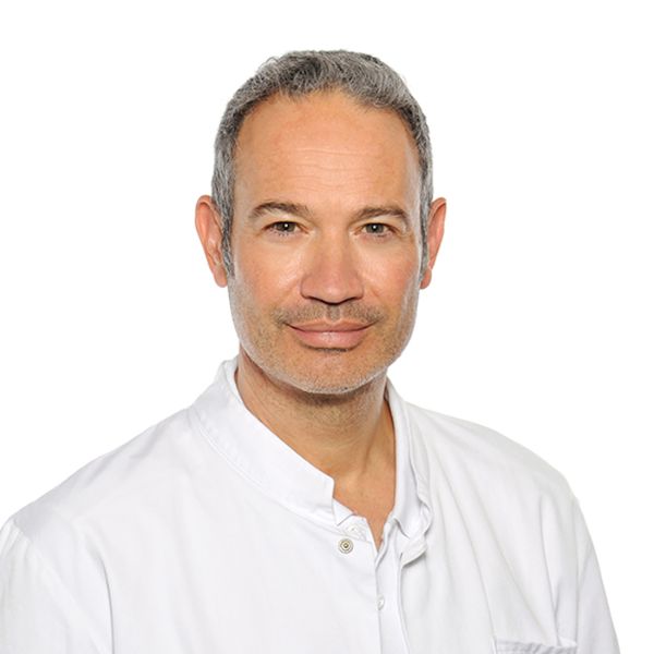 Das Zentrum für Hypertonie bietet Patientinnen und Patienten mit Bluthochdruck eine umfassende Abklärung und ein individuelles Behandlungskonzept von nicht-medikamentösen Lebensstilmassnahmen bis hin zu interventionellen Behandlungsmöglichkeiten. Dies beinhaltet die Möglichkeit einer langfristigen Betreuung inkl. Mitbehandlung und Optimierung weiterer Herz-Kreislauf-Risikofaktoren wie zum Beispiel das Cholesterin.