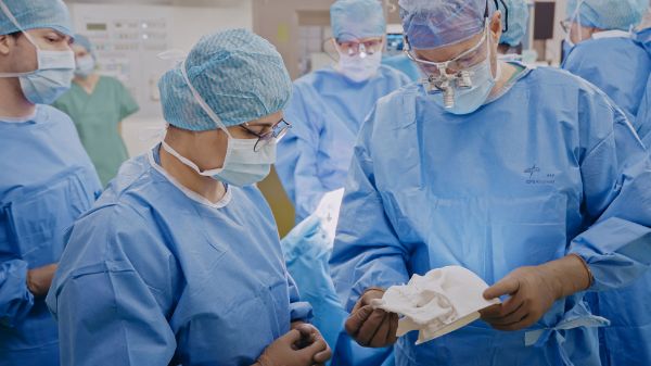 Swiss premiere: robotics for heart surgery in Basel
