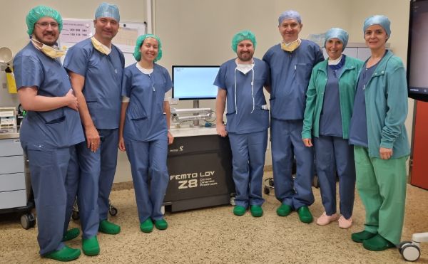Erstmals in der Schweiz: Femtosekundenlaser-assistierte CAIRS-Implantation mit dem «SUPRA»-Modul am Universitätsspital Basel