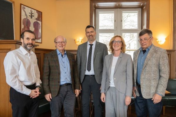 Prof. Dr. med. Marios-Nikos Psychogios, Leiter der Neuroradiologie am Universitätsspital Basel, und sein Team erhalten den Preis der Theodor Naegeli-Stiftung für ihre Forschung zur Therapie des Schlaganfalls.