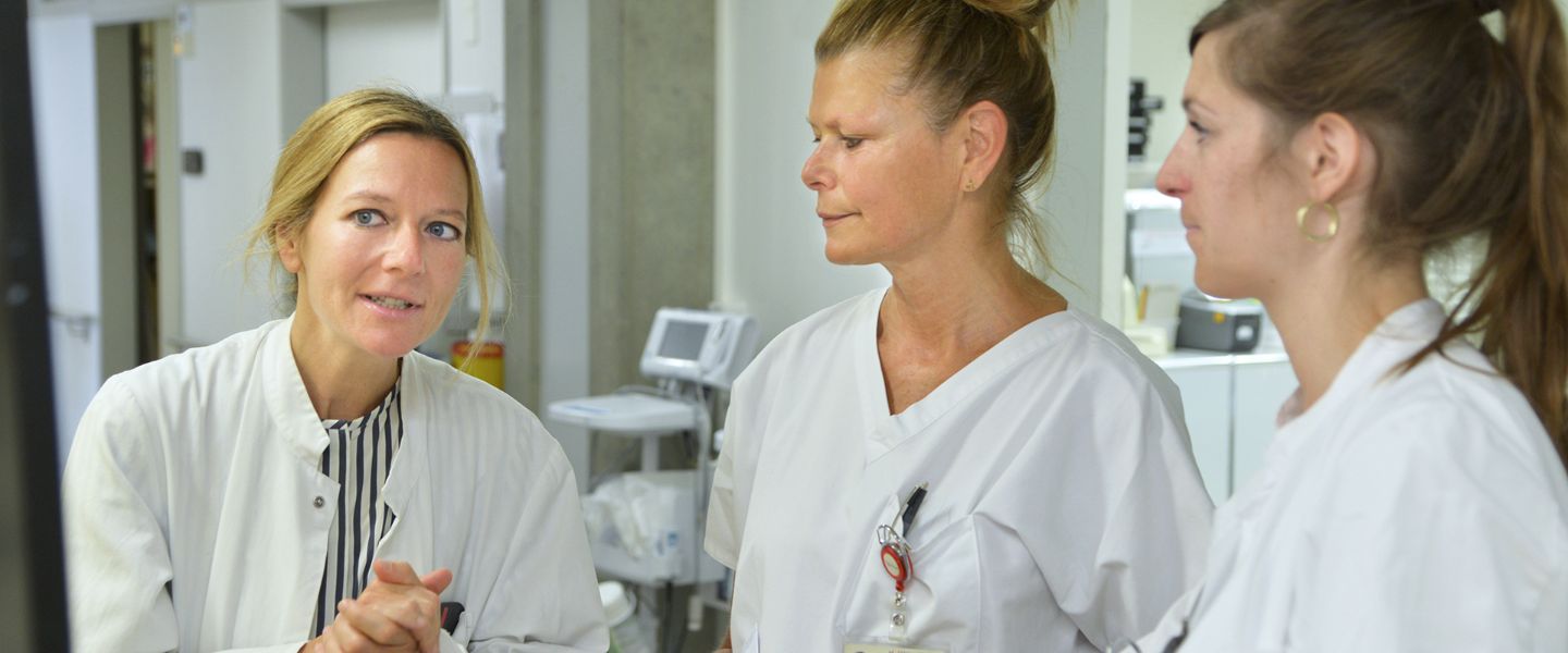 Prof. Sabina Hunziker providing support during a patient visit